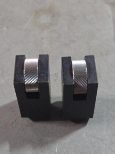 DESCRIPTION: (1) KNURL CARRIERS CLAMPO TYPE BRAND/MODEL: SPI 75-517-6 SIZE: 40 PITCH, DIAMOND RETAIL$: $110.62 QTY: 1