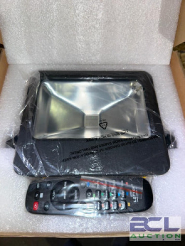 LOFTEK 50W LED COLOR CHANGING LIGHT WITH REMOTE.