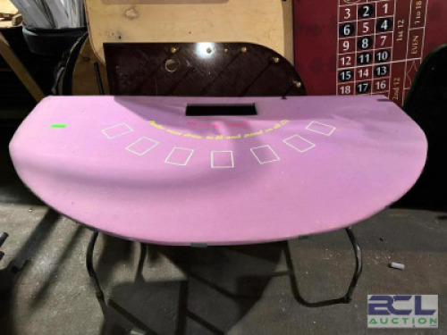 FOLDABLE BLACKJACK TABLE