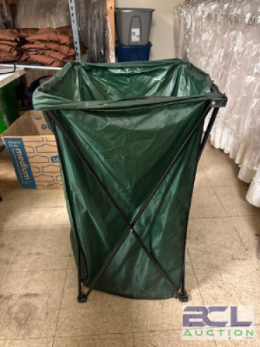 COLLABSIBLE OUTDOOR TRASH CAN