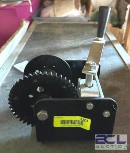 HAND CRANK WINCH