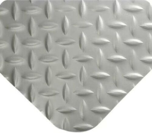 DESCRIPTION: (2) DIAMOND PLATE RUNNER MAT BRAND/MODEL: WEARWELL #44GU59 SIZE: 2X4FT RETAIL$: $295.00 EA QTY: 2