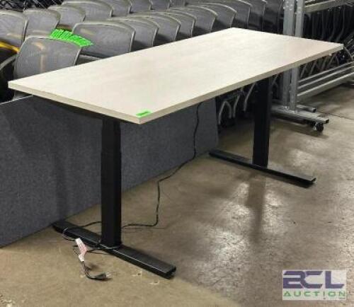 ADJUSTABLE HEIGHT COMPUTER DESK