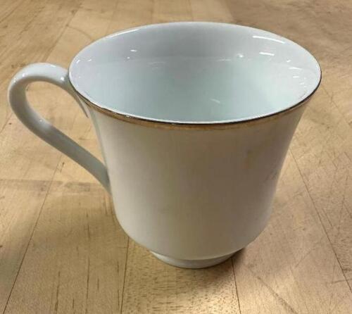 (25) NEW CASTLE CHINA COFFEE MUGS .