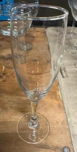 (30) CHAMPAGNE FLUTES.