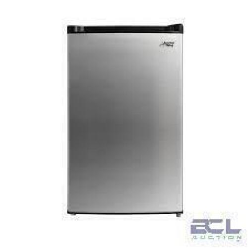 DESCRIPTION: (1) UPRIGHT FREEZER BRAND/MODEL: ARCTIC KING #FZ35S1L-U INFORMATION: STAINLESS STEEL SIZE: 3.0 CU FT RETAIL$: $196.99 EA QTY: 1