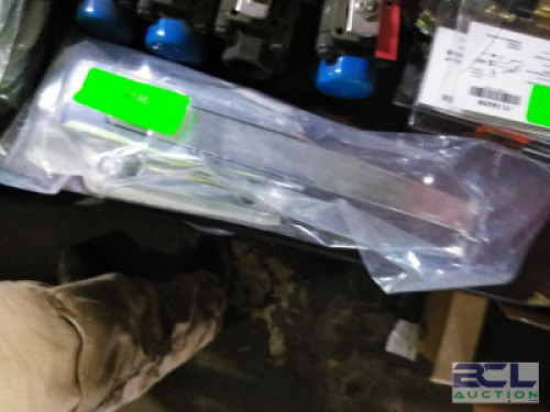 DESCRIPTION: (1) HEAVY DUTY WALK IN FREEZER HANDLE BRAND/MODEL: SEE INSPECTION INFORMATION: CHROME RETAIL$: $51.29 EA QTY: 1