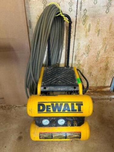 DEWALT 4 GALLON DOLLY STYLE STACKED TANK COMPRESSOR. COMES W/ AIR HOSE.