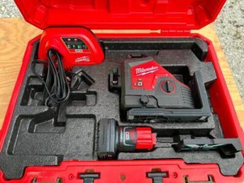 MILWAUKEE M12 360 DEGREE 3-PLANE LASER W/ BOSCH TRI POD STAND. BRAND NEW, HAS NEVER BEEN USED.