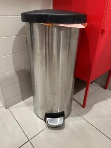 TRASH CAN