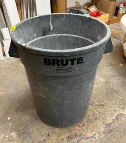 BRUTE TRASH CAN