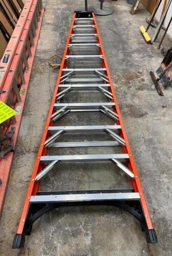 12FT FIBERGLASS LADDER