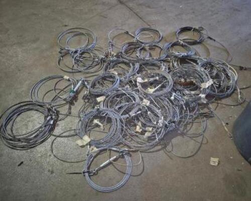 TOTE OF VARIOUS CABLES WITH LOOPS AND THE END