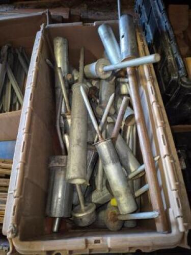 TOTE WITH VARIOUS SIZE POLE REPLACEMENT TIPS