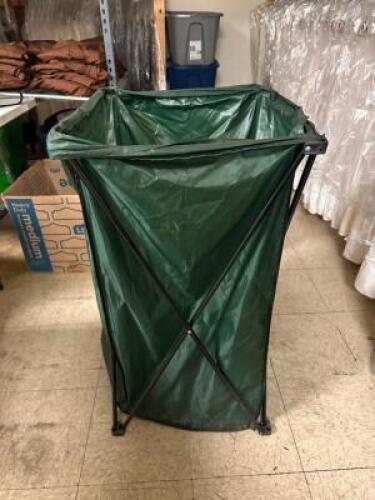 COLLABSIBLE OUTDOOR TRASH CAN