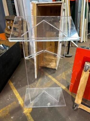 CLEAR ACRYLIC PEDESTAL