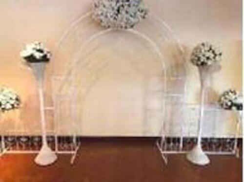 15FT WHITE IRON GARDEN TRELLIS WITH TWO WICKER STANDS