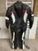 DESCRIPTION SIZE 50 FULL BODY LEATHER MOTORCYCLE RIDING SUIT BRAND / MODEL: JD IMPORTS JD-1130 ADDITIONAL INFORMATION NEW W/ PACKAGING SIZE SIZE 50 LO - 2