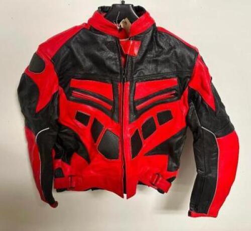 DESCRIPTION BLACK AND RED LEATHER RIDING JACKET. BRAND / MODEL: JD IMPORTS J206018 ADDITIONAL INFORMATION NEW W/ PACKAGING SIZE LARGE LOCATION BAY 6 Q