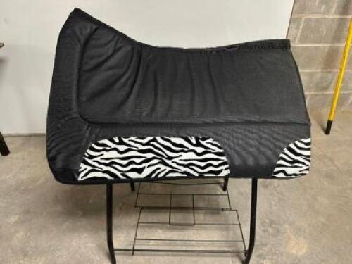 DESCRIPTION BLACK - ZABAR WESTERN SADDLE PAD. BRAND / MODEL: JD IMPORTS JS-9004 ADDITIONAL INFORMATION NEW W/ PACKAGING SIZE 35" X 31" LOCATION BAY 6