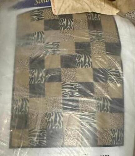 DESCRIPTION 6' 7" X 9' 6" SHAGGY COLLECTION 1703 "LEAF'S" AREA RUG SIZE 6' 7" X 9' 6" LOCATION BAY 6 QTY 1