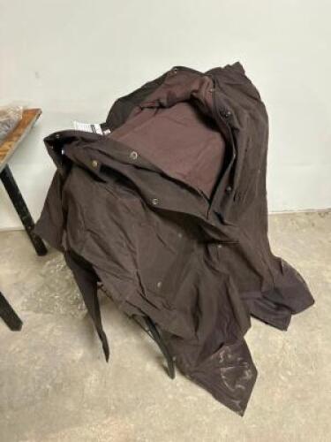 DESCRIPTION 4XL BROWN DUSTER COAT. BRAND / MODEL: JD IMPORTS MV001 ADDITIONAL INFORMATION NEW W/ CARRY BAG. SIZE 4XL LOCATION BAY 6 QTY 1