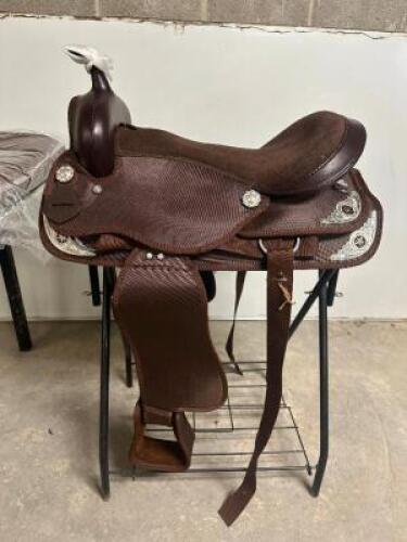 DESCRIPTION 17" HILASON WESTERN HORSE TRAIL PLEASURE AMERICAN LEATHER SADDLE BROWN AND SILVER SIZE 17" LOCATION BAY 6 QTY 1