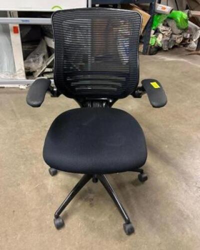 ROLLING OFFICE CHAIR