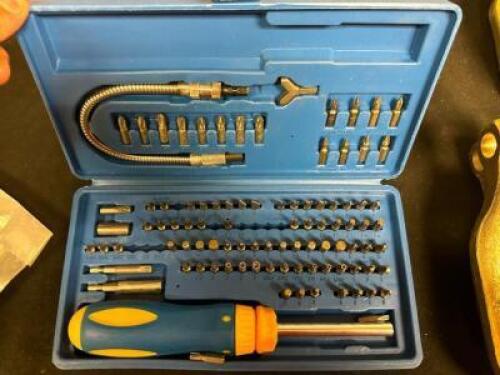 SCREWDRIVER SET WITH BITS