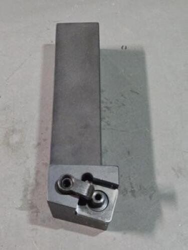 DESCRIPTION: (1) MSRNR 24-8E INDEXABLE TURNING TOOLHOLDER BRAND/MODEL: UNKNOWN 91422733 SIZE: 1-1/4" SQ SHANK RETAIL$: $98.30 QTY: 1