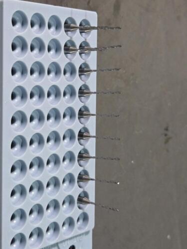 DESCRIPTION: (11) CARBIDE CIRCUIT DRILL BITS BRAND/MODEL: MITGI E01-037 SIZE: 0.345" DIA QTY: 11