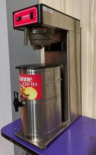 BUNN COMMERCIAL TEA BREWER W/ DECANTER.