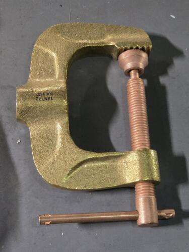 DESCRIPTION: (1) BRASS GROUND CLAMP BRAND/MODEL: GRAINGER 19N772 SIZE: 800 A 1/0 AWG TO 3/0 AWG RETAIL$: $87.33 QTY: 1