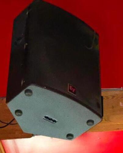 DESCRIPTION EV PLASMA-P1 15" 2-WAY POWERED SPEAKER BRAND / MODEL: EV PLASMA-P1 ADDITIONAL INFORMATION W/ WALL MOUNT. NEED LADDER FOR REMOVAL. IN WORKI