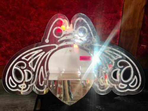DESCRIPTION PATRON BEE BOTTLE GLORIFIER / PRESENTER WITH LED LIGHTING. LOCATION VIP STAGE QTY 1