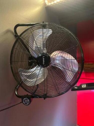DESCRIPTION 20" WALL MOUNTED FAN. LOCATION MAIN BAR QTY 1