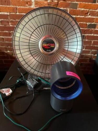 DESCRIPTION FLYING INSECT ZAPPER AND DESK TOP HEATER THIS LOT IS: ONE MONEY LOCATION MAIN BAR QTY 1