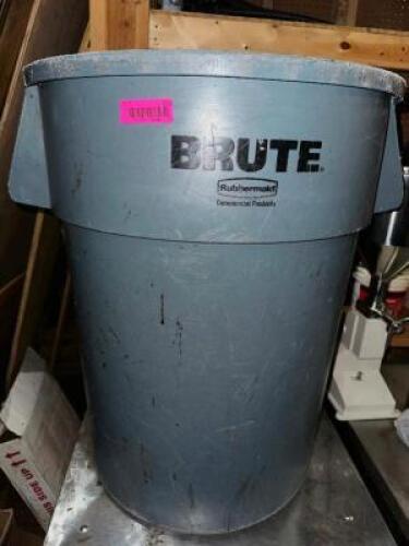 DESCRIPTION BRUTE 44 GALLON TRASH CAN LOCATION WAREHOUSE QTY 1