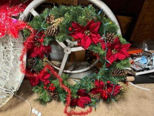 DESCRIPTION (2) CHRISTMAS WREATHS, THIS LOT IS: ONE MONEY LOCATION WAREHOUSE QTY 1