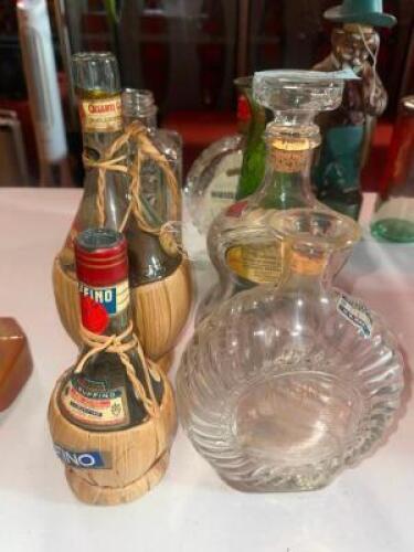 DESCRIPTION (1) LOT OF 4 ASSORTED COLLECTABLE BOTTLES AND DECANTERS. ADDITIONAL INFORMATION EMPTY THIS LOT IS: ONE MONEY LOCATION MAIN BAR QTY 1
