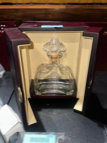 DESCRIPTION GRAN PATRON EMPTY BOTTLE W/ WOODEN CASE ADDITIONAL INFORMATION SELLS ON EBAY LOCATION BACK BAR QTY 1