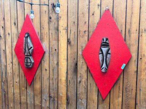 DESCRIPTION (5) SMALL DIAMOND SHAPED TIKI BAR DECORATIONS. THIS LOT IS: ONE MONY LOCATION TIKI BAR QTY 1