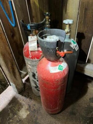 DESCRIPTION (4) CO2 CYLINDER TANKS THIS LOT IS: SOLD BY THE PIECE LOCATION OUTSIDE QTY 4