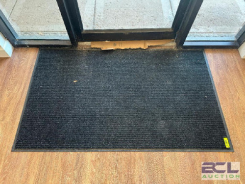 FLOOR MAT