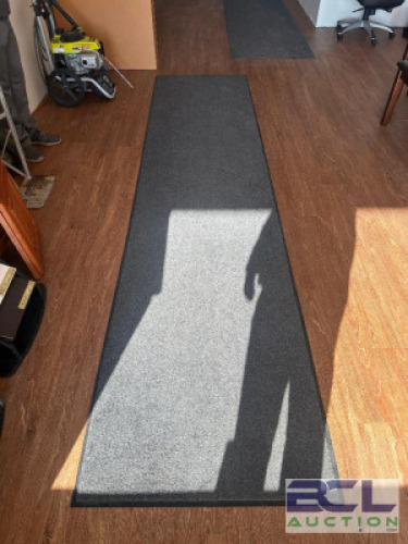 FLOOR MAT
