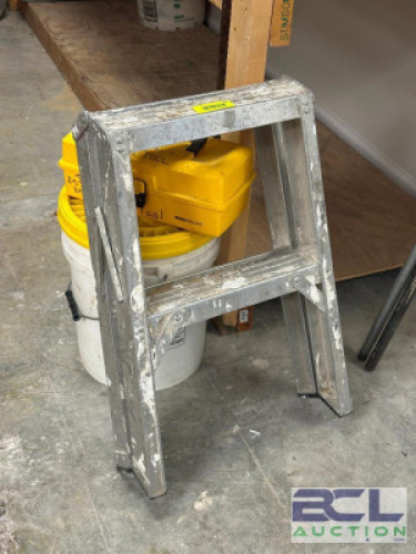 STEP LADDER