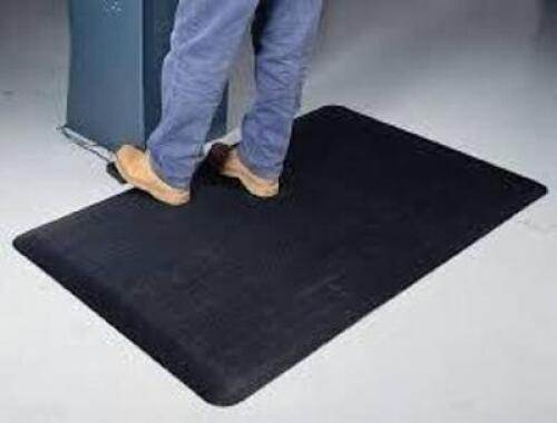 DESCRIPTION: (1) ANTI FATIGUE MAT BRAND/MODEL: WEARWELL #73065740 SIZE: 5' Long, 3' Wide, 7/8 Thick, Vinyl, Beveled Edges, Medium-Duty RETAIL$: $258.0