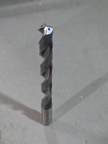 DESCRIPTION: (1) SOLID CARBIDE JOBBER DRILL BIT BRAND/MODEL: EMUGE TA223344.1110 SIZE: 11.1mm RETAIL$: $525.39 QTY: 1