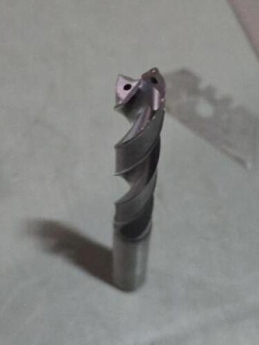 DESCRIPTION: (2) SOLID CARBIDE JOBBER DRILL BITS BRAND/MODEL: EMUGE TA213344.0953 SIZE: 9.53mm RETAIL$: $429.78 QTY: 2