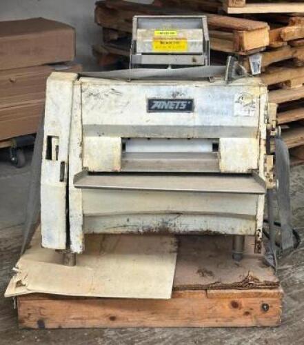 DOUGH ROLLER